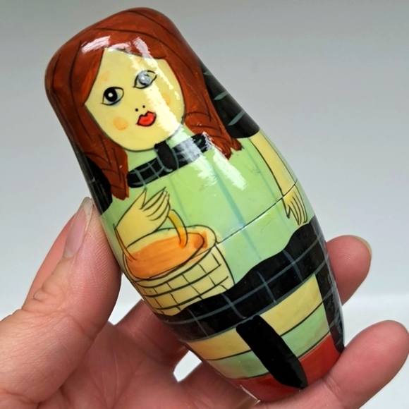 - Vintage Russian "Wizard Of Oz " set of 5 wood nesting dolls hand painted - Picture 4 of 12